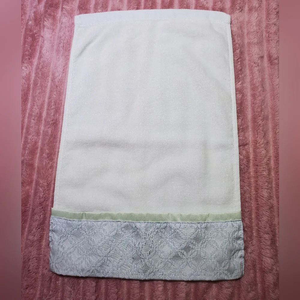 J. Queen New York Bathroom Decorative Blue Embroidered Bath Towel Set*